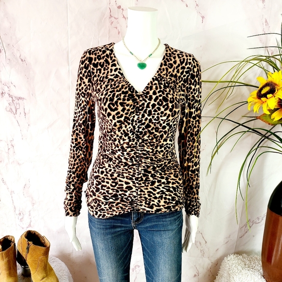 Elie Tahari Leopard Print Pullover Cinch Front V Neck Top - Picture 3 of 7